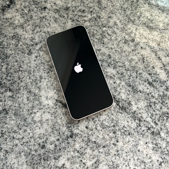 EUC IPHONE 13 - Picture 3 of 10